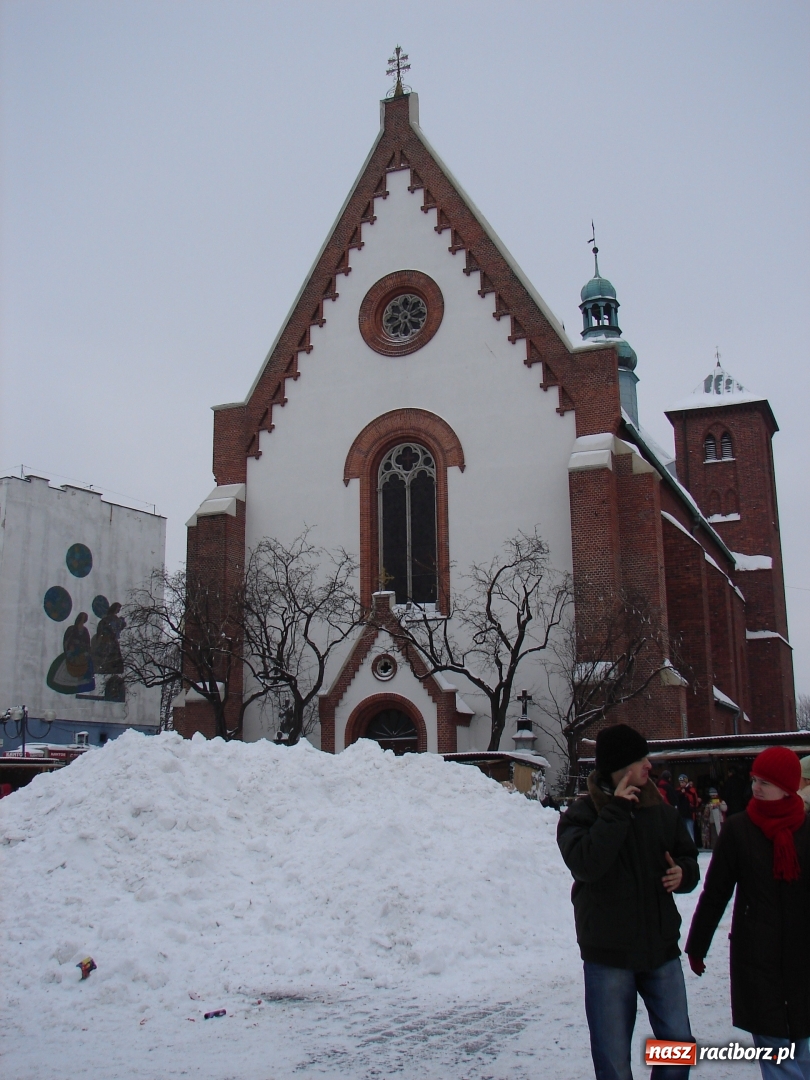 Zdjęcie w galerii na portalu naszraciborz.pl: Od dziś mamy meteorologiczną zimę. Temperatura sięgnęła -10 st. C wiadomości z regionu