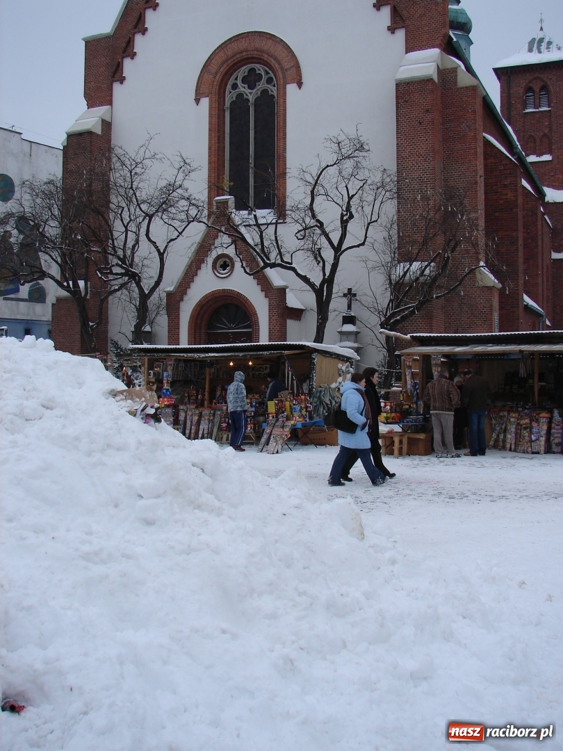 Zdjęcie w galerii na portalu naszraciborz.pl: Od dziś mamy meteorologiczną zimę. Temperatura sięgnęła -10 st. C wiadomości z regionu