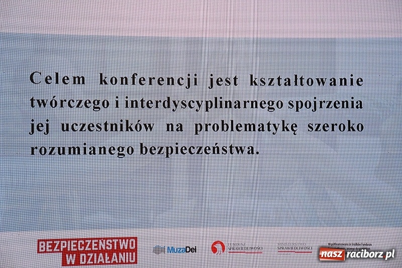 Zdjęcie w galerii na portalu naszraciborz.pl: Bezpieczeństwo w działaniu. Konferencja w I LO  wiadomości z regionu