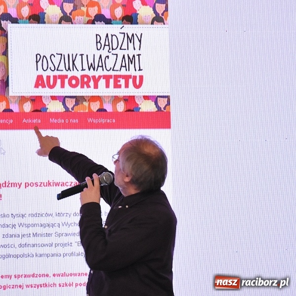 Zdjęcie w galerii na portalu naszraciborz.pl: Bezpieczeństwo w działaniu. Konferencja w I LO  wiadomości z regionu