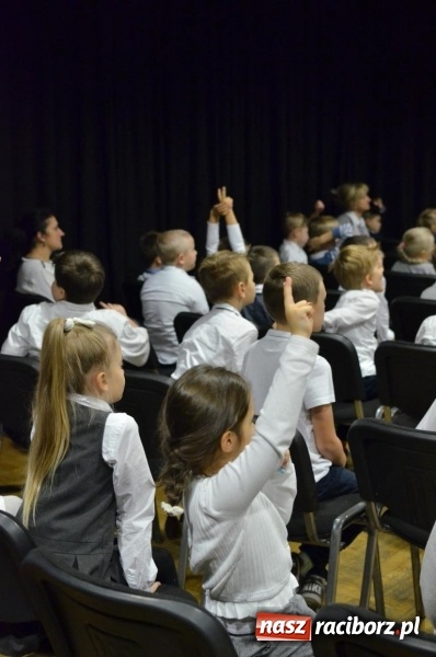 Zdjęcie w galerii na portalu naszraciborz.pl: Od Krakowiaka do Menueta. Lekcje w RCK  wiadomości z regionu