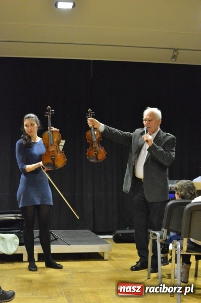 Zdjęcie w galerii na portalu naszraciborz.pl: Od Krakowiaka do Menueta. Lekcje w RCK  wiadomości z regionu
