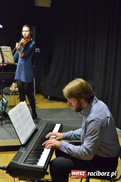 Zdjęcie w galerii na portalu naszraciborz.pl: Od Krakowiaka do Menueta. Lekcje w RCK  wiadomości z regionu