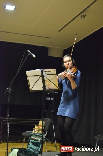 Zdjęcie w galerii na portalu naszraciborz.pl: Od Krakowiaka do Menueta. Lekcje w RCK  wiadomości z regionu