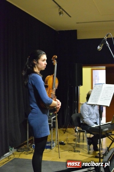 Zdjęcie w galerii na portalu naszraciborz.pl: Od Krakowiaka do Menueta. Lekcje w RCK  wiadomości z regionu