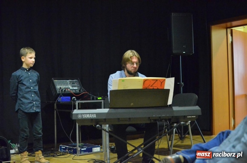 Zdjęcie w galerii na portalu naszraciborz.pl: Od Krakowiaka do Menueta. Lekcje w RCK  wiadomości z regionu