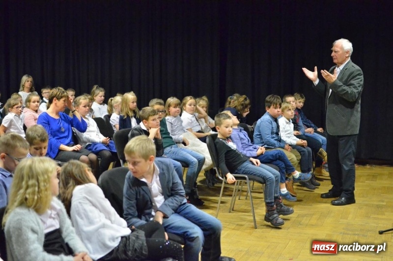 Zdjęcie w galerii na portalu naszraciborz.pl: Od Krakowiaka do Menueta. Lekcje w RCK  wiadomości z regionu