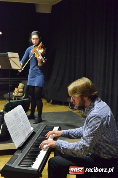 Zdjęcie w galerii na portalu naszraciborz.pl: Od Krakowiaka do Menueta. Lekcje w RCK  wiadomości z regionu