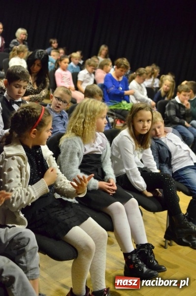 Zdjęcie w galerii na portalu naszraciborz.pl: Od Krakowiaka do Menueta. Lekcje w RCK  wiadomości z regionu