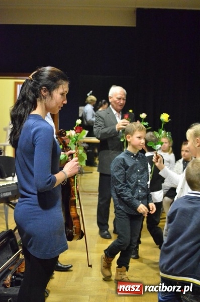 Zdjęcie w galerii na portalu naszraciborz.pl: Od Krakowiaka do Menueta. Lekcje w RCK  wiadomości z regionu