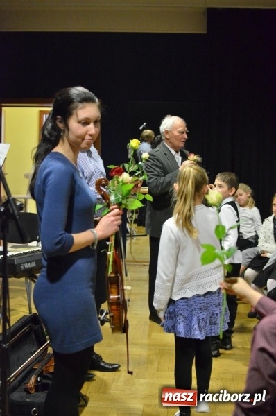 Zdjęcie w galerii na portalu naszraciborz.pl: Od Krakowiaka do Menueta. Lekcje w RCK  wiadomości z regionu