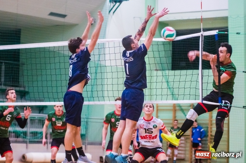 Zdjęcie w galerii na portalu naszraciborz.pl: Siatkarze Rafako pokonali MCKiS Jaworzno za trzy punkty wiadomości z regionu