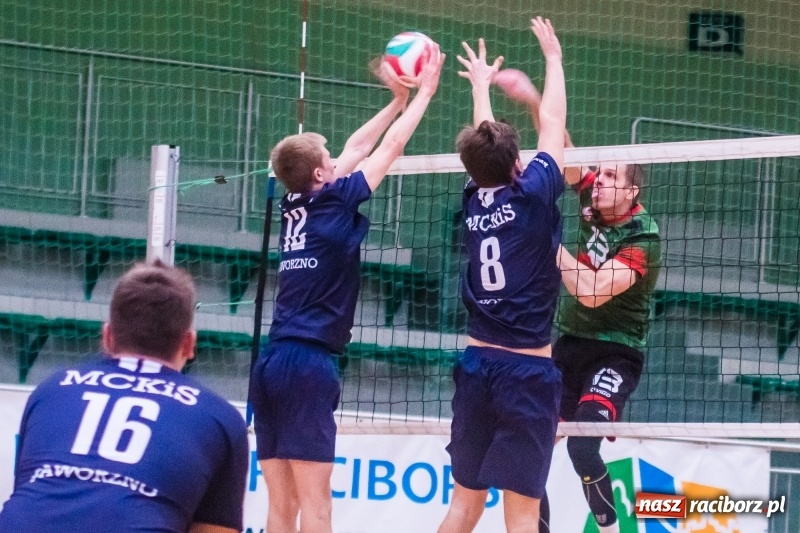 Zdjęcie w galerii na portalu naszraciborz.pl: Siatkarze Rafako pokonali MCKiS Jaworzno za trzy punkty wiadomości z regionu