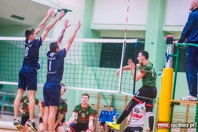 Zdjęcie w galerii na portalu naszraciborz.pl: Siatkarze Rafako pokonali MCKiS Jaworzno za trzy punkty wiadomości z regionu