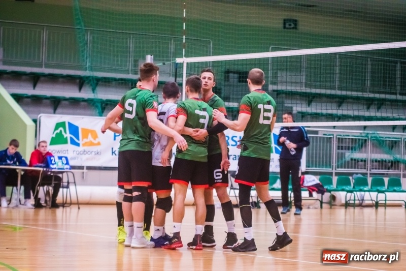 Zdjęcie w galerii na portalu naszraciborz.pl: Siatkarze Rafako pokonali MCKiS Jaworzno za trzy punkty wiadomości z regionu