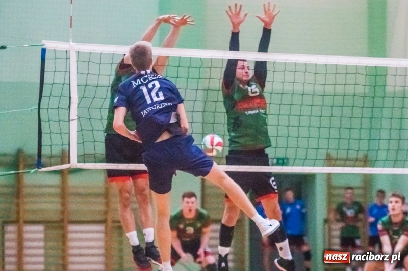 Zdjęcie w galerii na portalu naszraciborz.pl: Siatkarze Rafako pokonali MCKiS Jaworzno za trzy punkty wiadomości z regionu