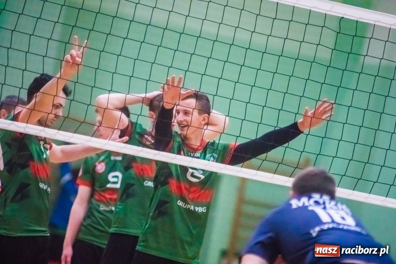 Zdjęcie w galerii na portalu naszraciborz.pl: Siatkarze Rafako pokonali MCKiS Jaworzno za trzy punkty wiadomości z regionu
