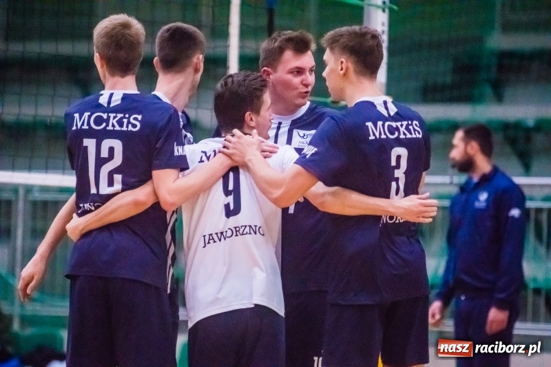 Zdjęcie w galerii na portalu naszraciborz.pl: Siatkarze Rafako pokonali MCKiS Jaworzno za trzy punkty wiadomości z regionu