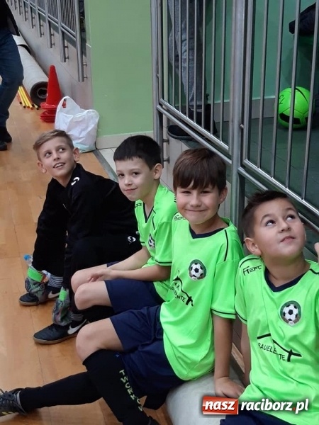 Zdjęcie w galerii na portalu naszraciborz.pl: Orliki Tworkowa zwyciężyły w Turnieju Mikołajkowym w Raciborzu wiadomości z regionu