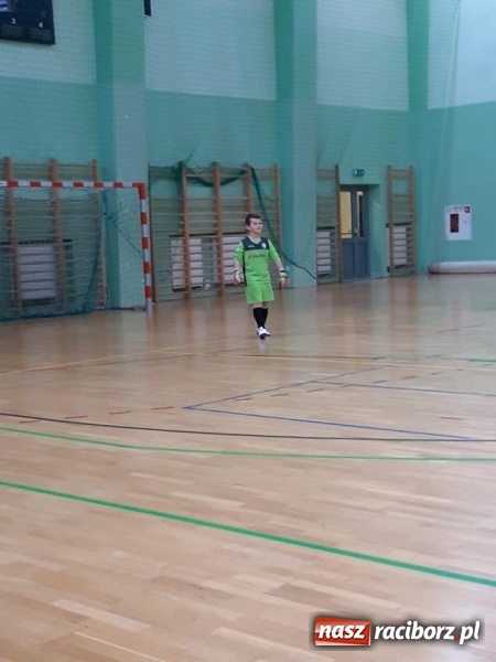 Zdjęcie w galerii na portalu naszraciborz.pl: Orliki Tworkowa zwyciężyły w Turnieju Mikołajkowym w Raciborzu wiadomości z regionu