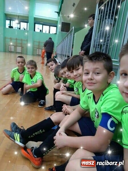 Zdjęcie w galerii na portalu naszraciborz.pl: Orliki Tworkowa zwyciężyły w Turnieju Mikołajkowym w Raciborzu wiadomości z regionu