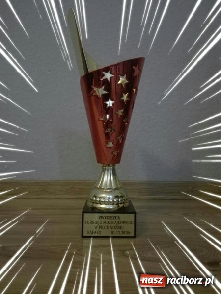 Zdjęcie w galerii na portalu naszraciborz.pl: Orliki Tworkowa zwyciężyły w Turnieju Mikołajkowym w Raciborzu wiadomości z regionu