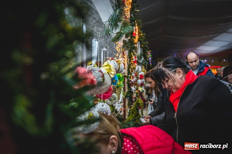 Zdjęcie w galerii na portalu naszraciborz.pl: Bożonarodzeniowy kiermasz w Pietrowicach Wielkich FOTO i WIDEO  wiadomości z regionu