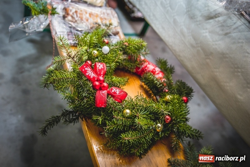 Zdjęcie w galerii na portalu naszraciborz.pl: Bożonarodzeniowy kiermasz w Pietrowicach Wielkich FOTO i WIDEO  wiadomości z regionu