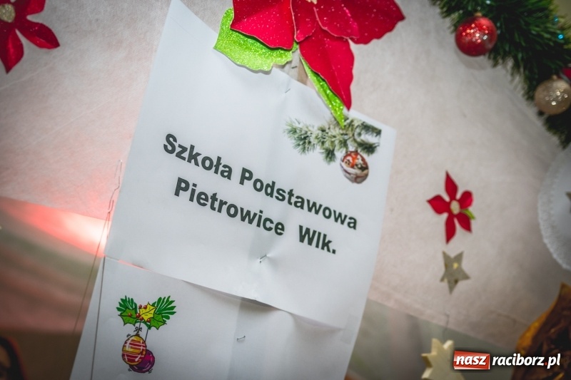 Zdjęcie w galerii na portalu naszraciborz.pl: Bożonarodzeniowy kiermasz w Pietrowicach Wielkich FOTO i WIDEO  wiadomości z regionu