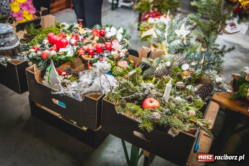 Zdjęcie w galerii na portalu naszraciborz.pl: Bożonarodzeniowy kiermasz w Pietrowicach Wielkich FOTO i WIDEO  wiadomości z regionu