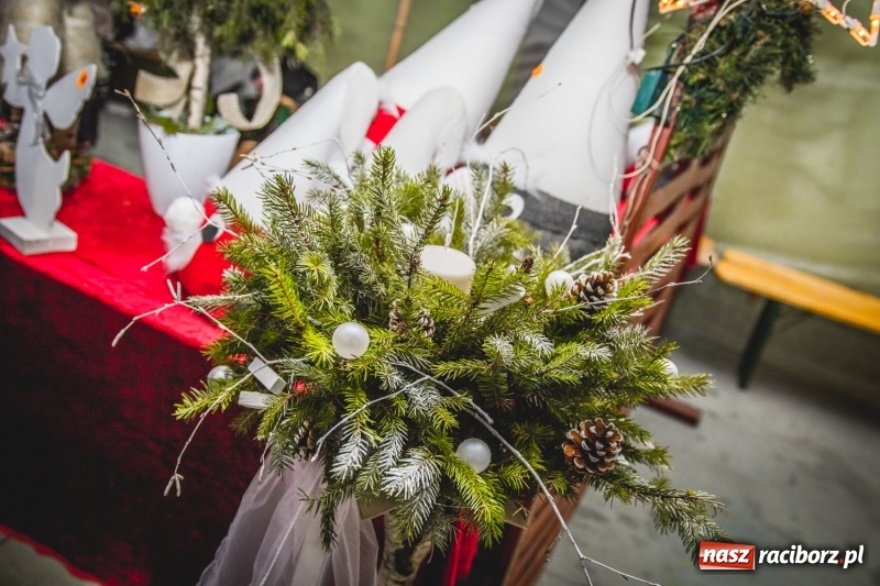 Zdjęcie w galerii na portalu naszraciborz.pl: Bożonarodzeniowy kiermasz w Pietrowicach Wielkich FOTO i WIDEO  wiadomości z regionu