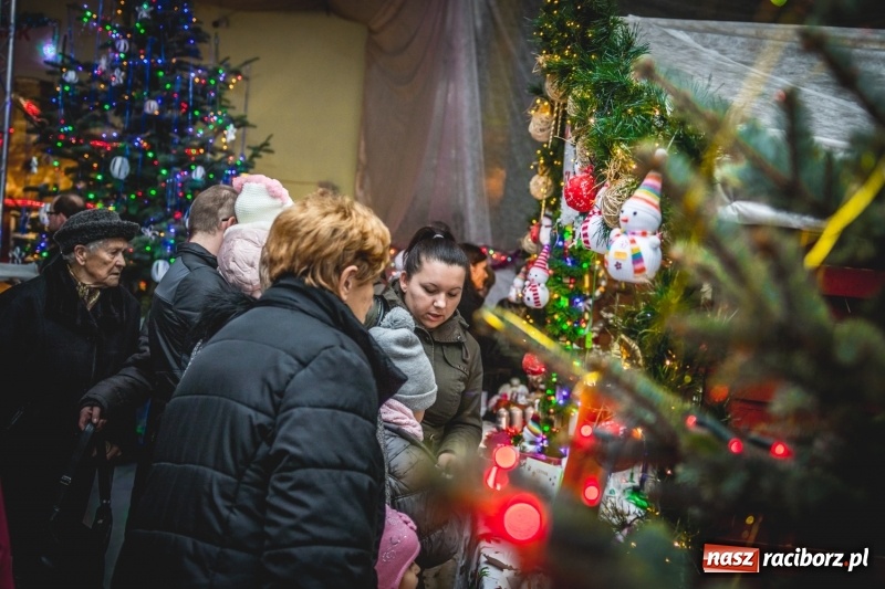 Zdjęcie w galerii na portalu naszraciborz.pl: Bożonarodzeniowy kiermasz w Pietrowicach Wielkich FOTO i WIDEO  wiadomości z regionu