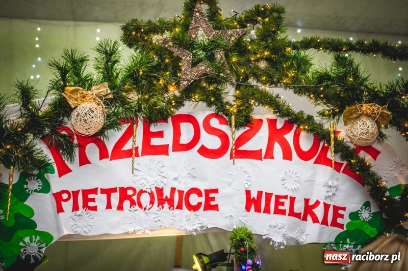 Zdjęcie w galerii na portalu naszraciborz.pl: Bożonarodzeniowy kiermasz w Pietrowicach Wielkich FOTO i WIDEO  wiadomości z regionu