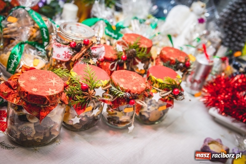 Zdjęcie w galerii na portalu naszraciborz.pl: Bożonarodzeniowy kiermasz w Pietrowicach Wielkich FOTO i WIDEO  wiadomości z regionu