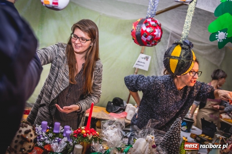 Zdjęcie w galerii na portalu naszraciborz.pl: Bożonarodzeniowy kiermasz w Pietrowicach Wielkich FOTO i WIDEO  wiadomości z regionu