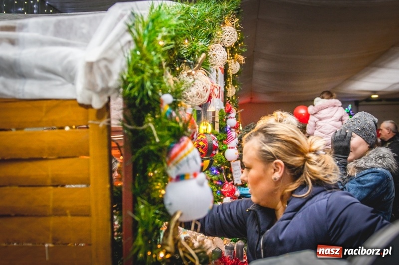 Zdjęcie w galerii na portalu naszraciborz.pl: Bożonarodzeniowy kiermasz w Pietrowicach Wielkich FOTO i WIDEO  wiadomości z regionu