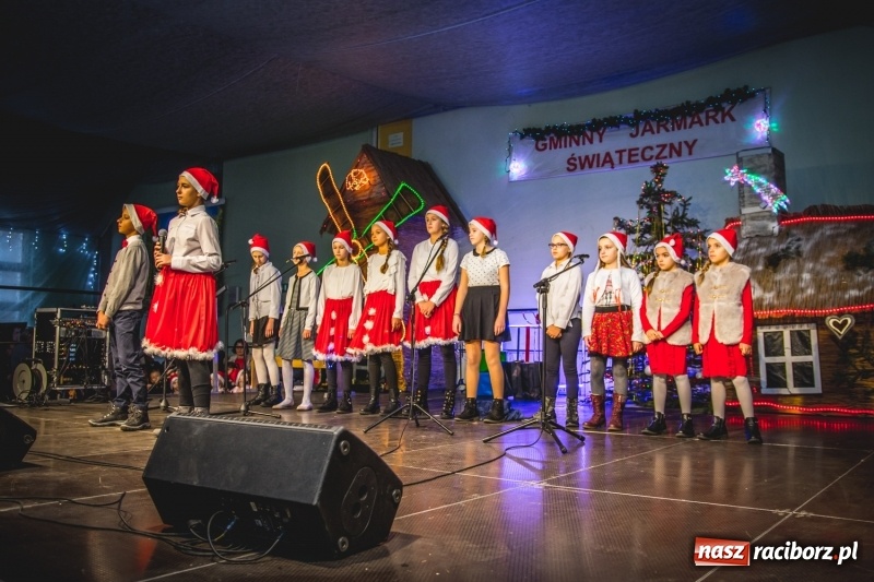 Zdjęcie w galerii na portalu naszraciborz.pl: Bożonarodzeniowy kiermasz w Pietrowicach Wielkich FOTO i WIDEO  wiadomości z regionu
