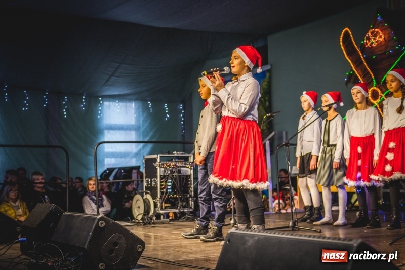 Zdjęcie w galerii na portalu naszraciborz.pl: Bożonarodzeniowy kiermasz w Pietrowicach Wielkich FOTO i WIDEO  wiadomości z regionu