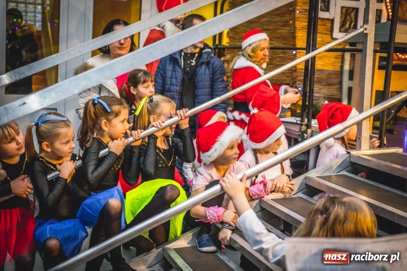 Zdjęcie w galerii na portalu naszraciborz.pl: Bożonarodzeniowy kiermasz w Pietrowicach Wielkich FOTO i WIDEO  wiadomości z regionu