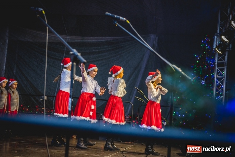 Zdjęcie w galerii na portalu naszraciborz.pl: Bożonarodzeniowy kiermasz w Pietrowicach Wielkich FOTO i WIDEO  wiadomości z regionu