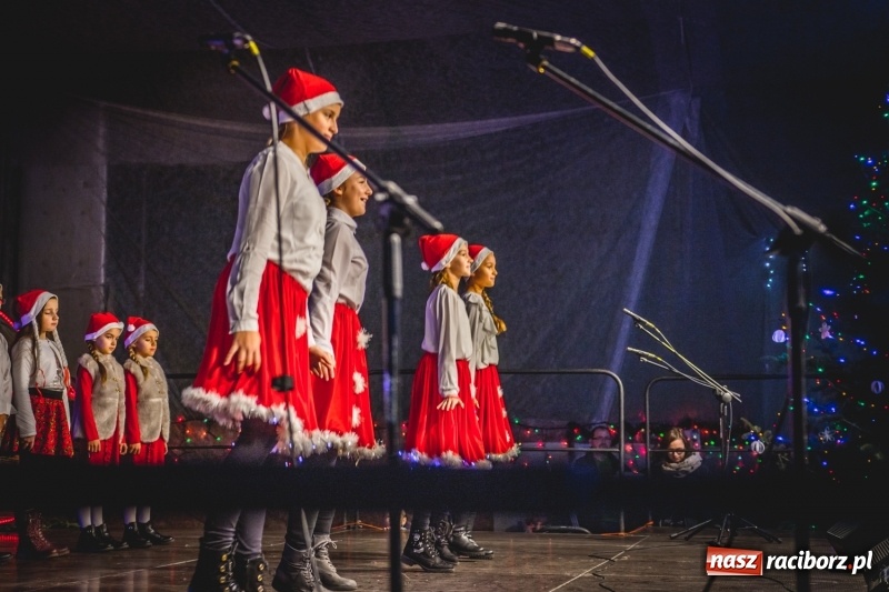Zdjęcie w galerii na portalu naszraciborz.pl: Bożonarodzeniowy kiermasz w Pietrowicach Wielkich FOTO i WIDEO  wiadomości z regionu