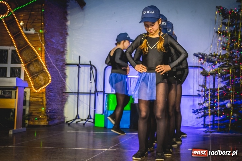 Zdjęcie w galerii na portalu naszraciborz.pl: Bożonarodzeniowy kiermasz w Pietrowicach Wielkich FOTO i WIDEO  wiadomości z regionu