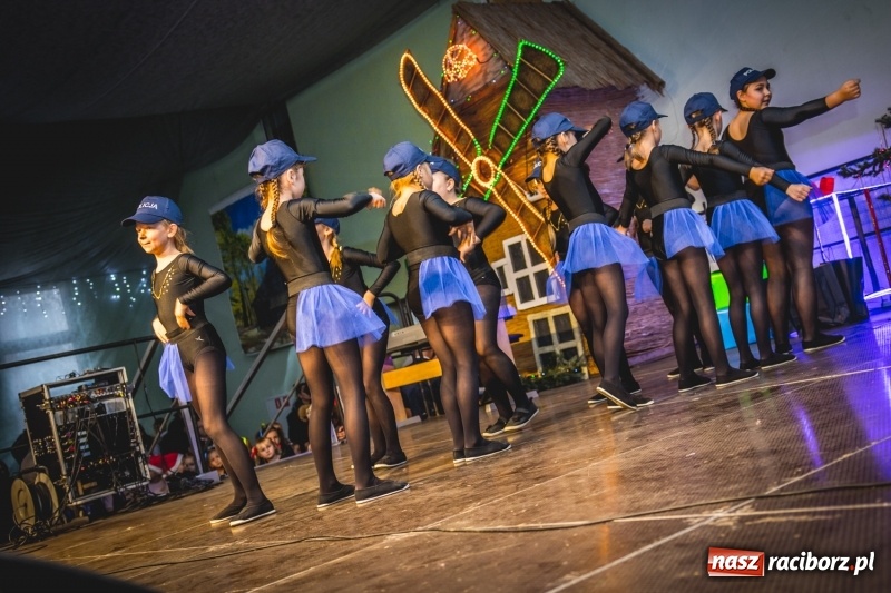 Zdjęcie w galerii na portalu naszraciborz.pl: Bożonarodzeniowy kiermasz w Pietrowicach Wielkich FOTO i WIDEO  wiadomości z regionu