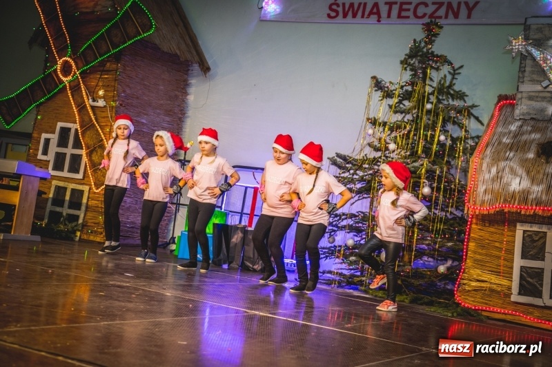 Zdjęcie w galerii na portalu naszraciborz.pl: Bożonarodzeniowy kiermasz w Pietrowicach Wielkich FOTO i WIDEO  wiadomości z regionu