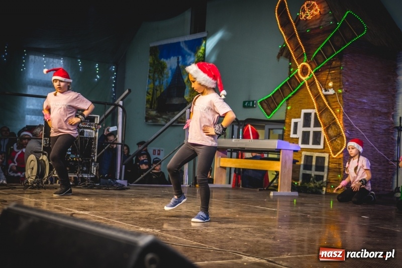 Zdjęcie w galerii na portalu naszraciborz.pl: Bożonarodzeniowy kiermasz w Pietrowicach Wielkich FOTO i WIDEO  wiadomości z regionu