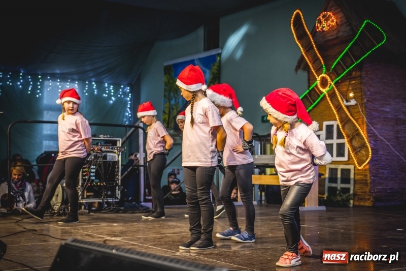 Zdjęcie w galerii na portalu naszraciborz.pl: Bożonarodzeniowy kiermasz w Pietrowicach Wielkich FOTO i WIDEO  wiadomości z regionu
