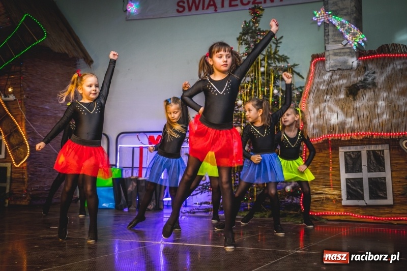 Zdjęcie w galerii na portalu naszraciborz.pl: Bożonarodzeniowy kiermasz w Pietrowicach Wielkich FOTO i WIDEO  wiadomości z regionu