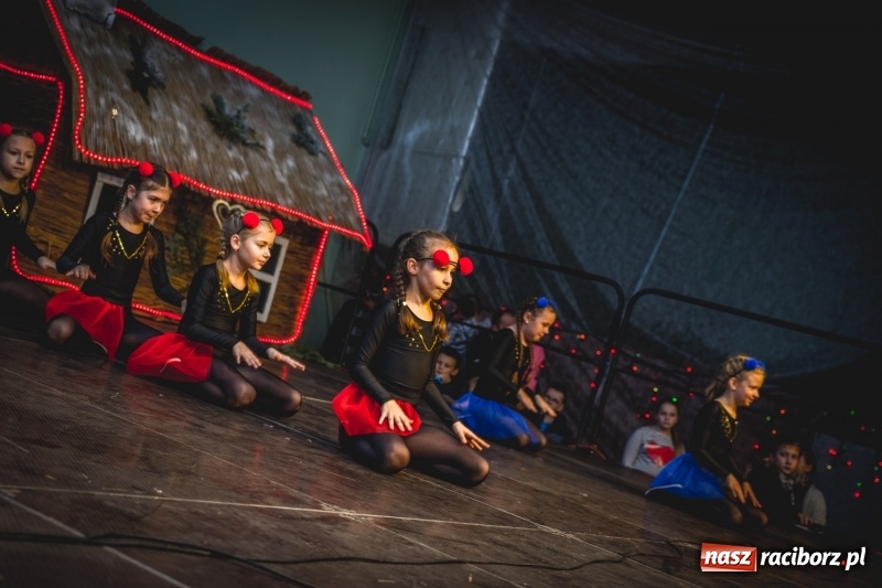 Zdjęcie w galerii na portalu naszraciborz.pl: Bożonarodzeniowy kiermasz w Pietrowicach Wielkich FOTO i WIDEO  wiadomości z regionu