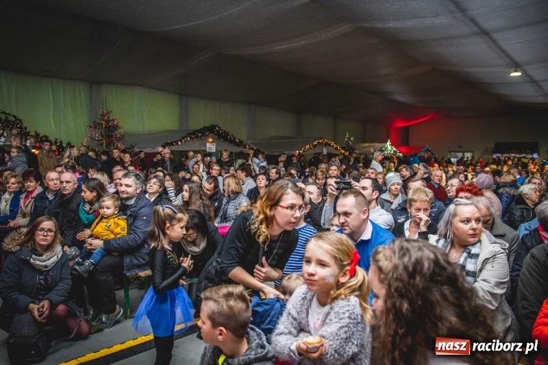 Zdjęcie w galerii na portalu naszraciborz.pl: Bożonarodzeniowy kiermasz w Pietrowicach Wielkich FOTO i WIDEO  wiadomości z regionu