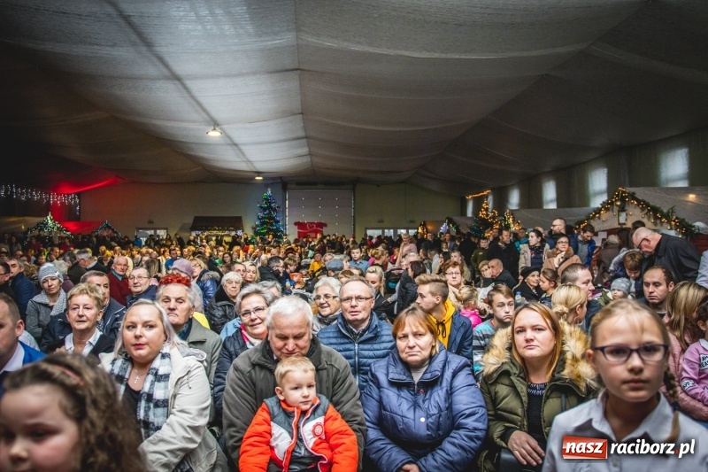 Zdjęcie w galerii na portalu naszraciborz.pl: Bożonarodzeniowy kiermasz w Pietrowicach Wielkich FOTO i WIDEO  wiadomości z regionu